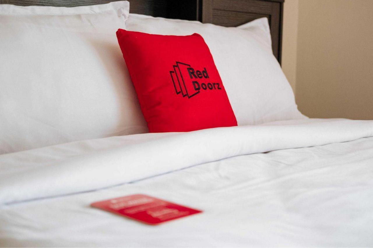 Hotel Reddoorz Near Alun Alun Magetan Extérieur photo