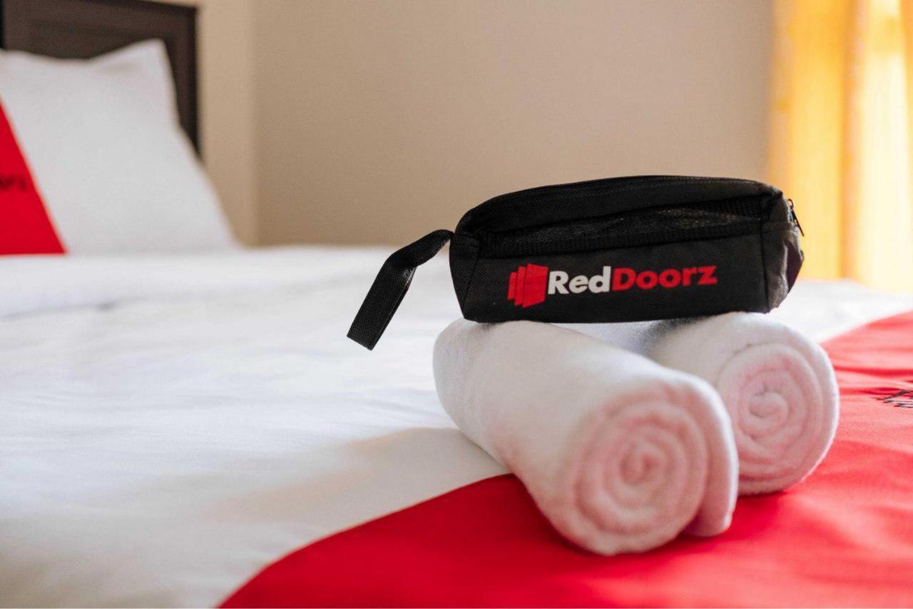 Hotel Reddoorz Near Alun Alun Magetan Extérieur photo